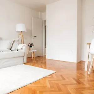 https://white-apartment.hotels-in-ljubljana.com